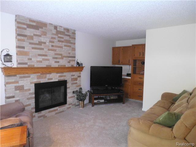 8230 Concord Road Grosse Ile, MI 48138 - Photo 12 of 19 fam rm.jpg