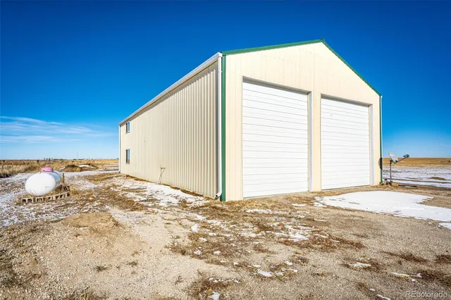 $900,000 | 43201 East 88th Avenue, Bennett, CO 80102