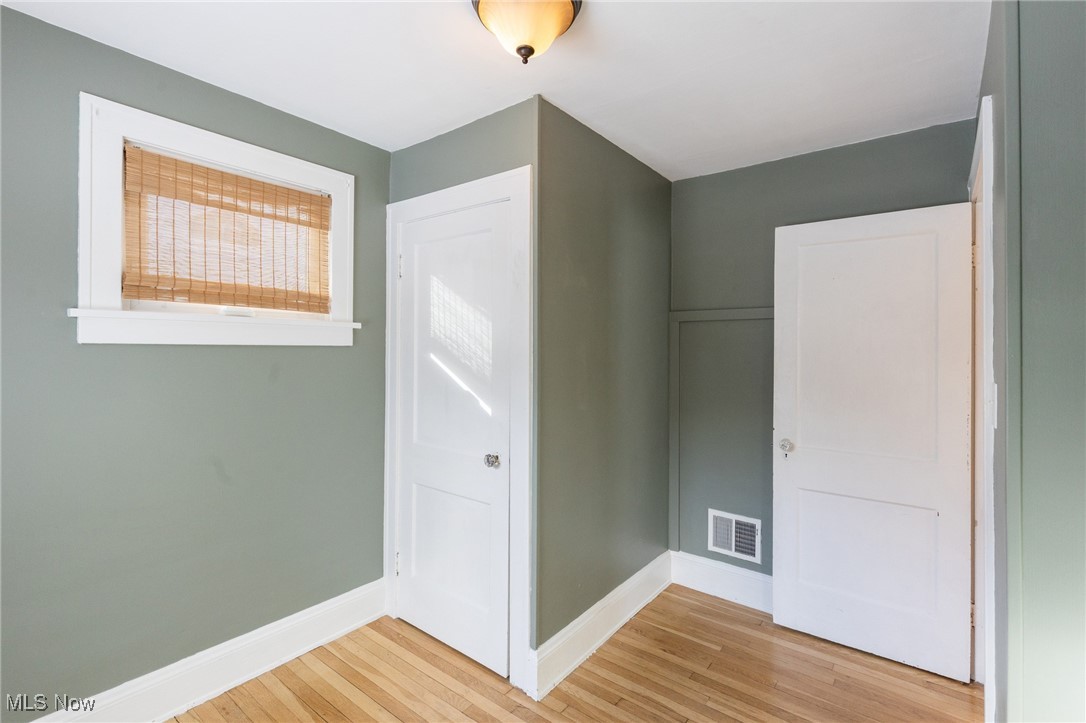 2542 Queenston Road Cleveland, OH 44118 - Photo 27 of 36 2nd floor - Bedroom #3