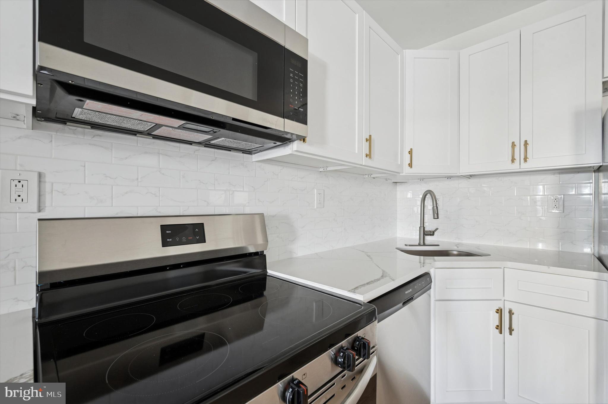 3110 Tasker Street Philadelphia, PA 19145 - Photo 11 of 28