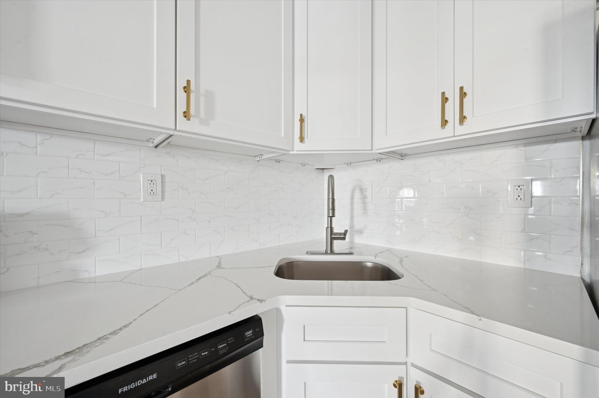 3110 Tasker Street Philadelphia, PA 19145 - Photo 12 of 28