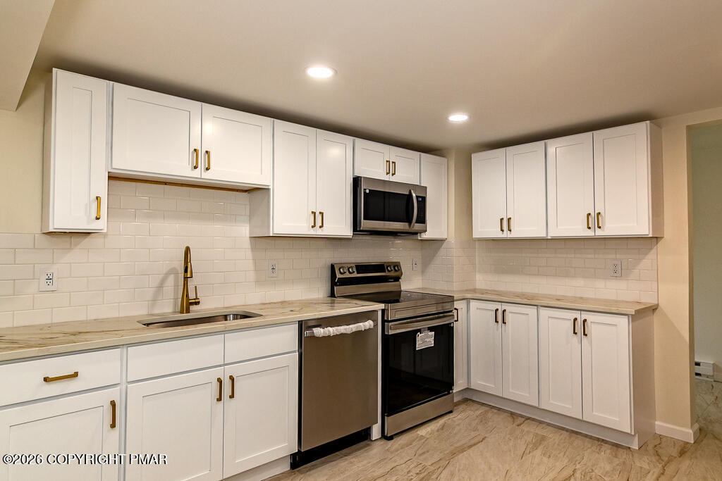 174 Sand Spring Road Cresco, PA 18326 - Photo 7 of 40 1st Floor