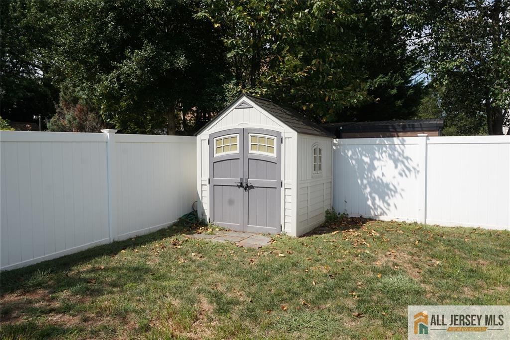 40 West Hill Road Colonia, NJ 07067 - Photo 14 of 66