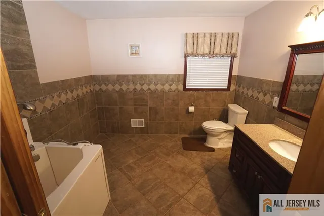 $749,500 | 40 West Hill Road, Colonia, NJ 07067