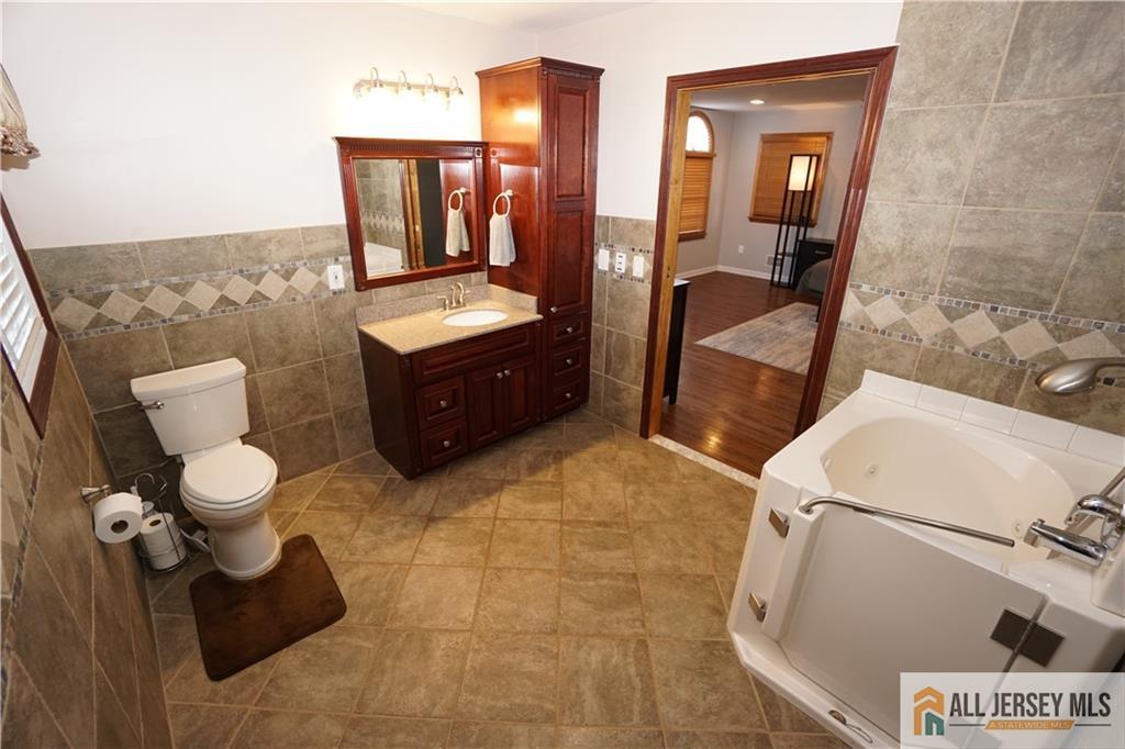 40 West Hill Road Colonia, NJ 07067 - Photo 37 of 66