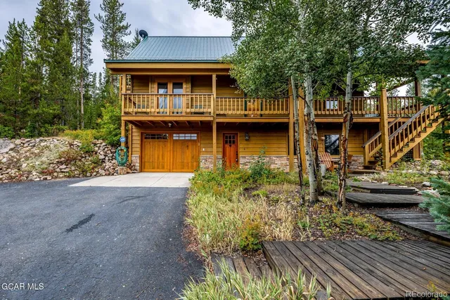 a view of a patio with table and chairs with wooden floor and fence