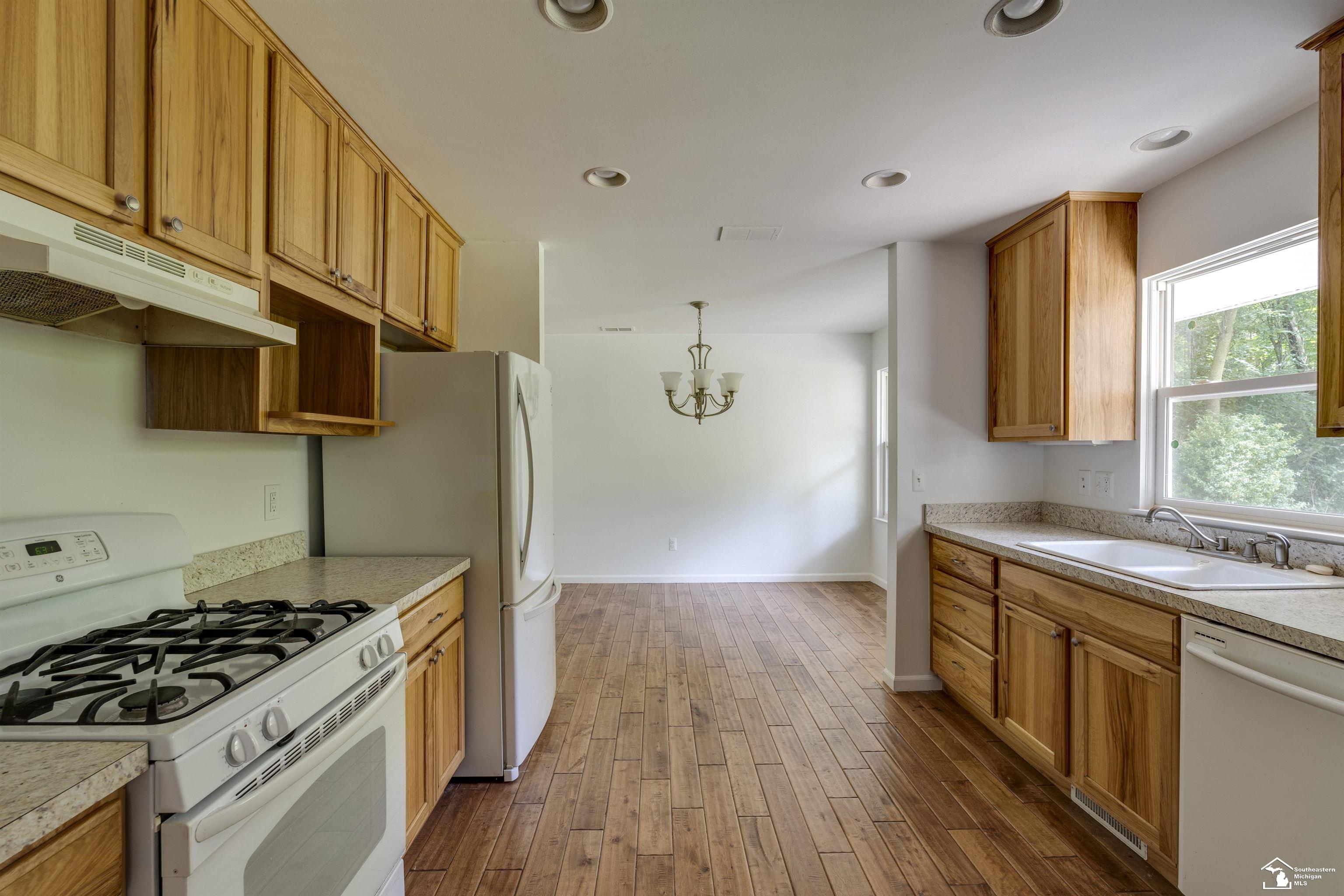7718 Secor Road Lambertville, MI 48144 - Photo 8 of 26 50150356-a5b67a5c-c85a-4318-b706-66d0e4d8f416.JPG