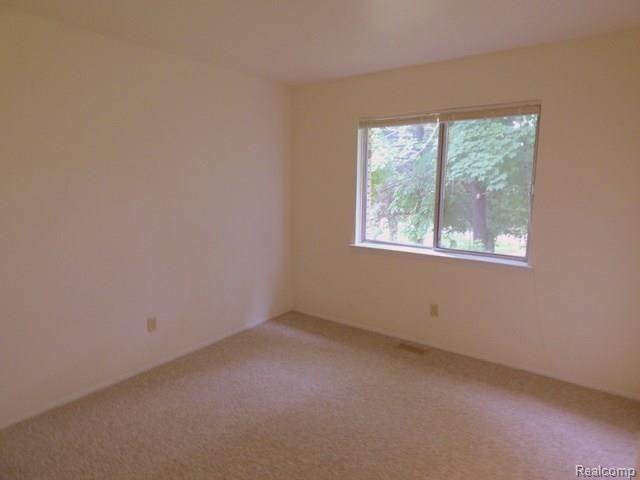 3982 Cordley Lake Road Pinckney, MI 48169 - Photo 11 of 22 11 MASTER BEDROOM.jpg