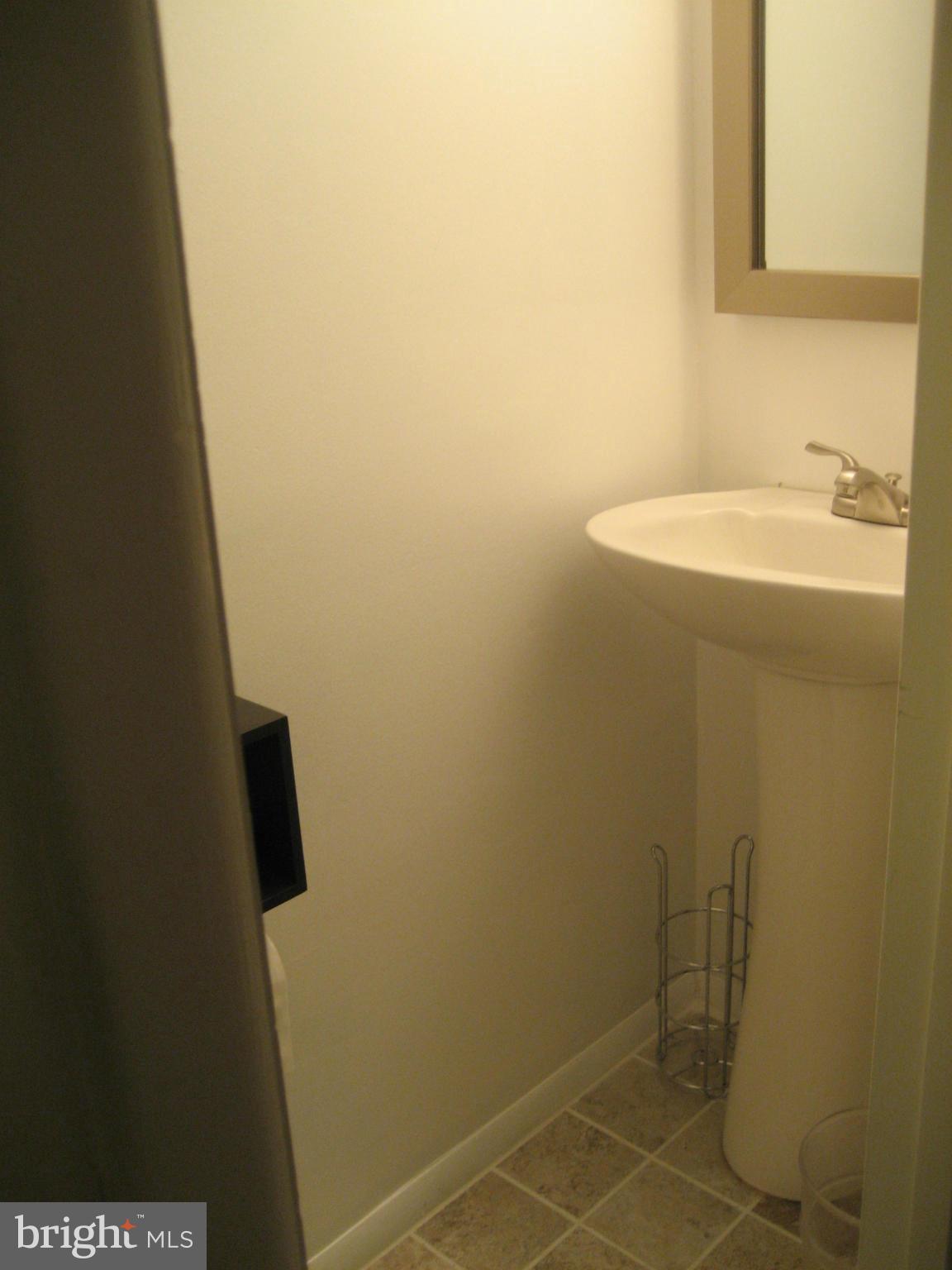 7713 Brandeis Way Springfield, VA 22153 - Photo 12 of 14 Bath