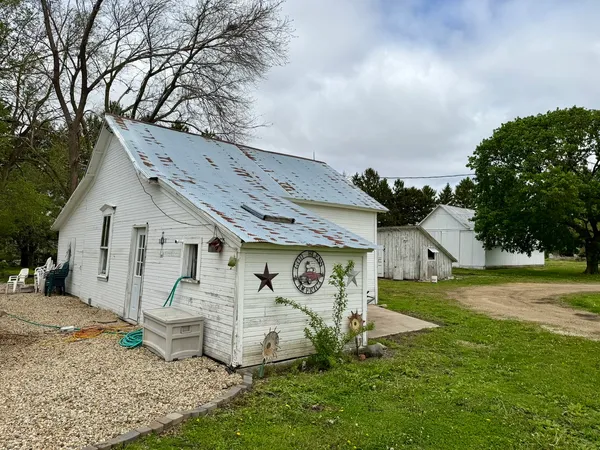 $275,000 | 17767-2400 2400 N Avenue, Walnut, IL 61376