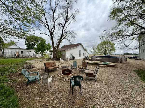 $275,000 | 17767-2400 2400 N Avenue, Walnut, IL 61376