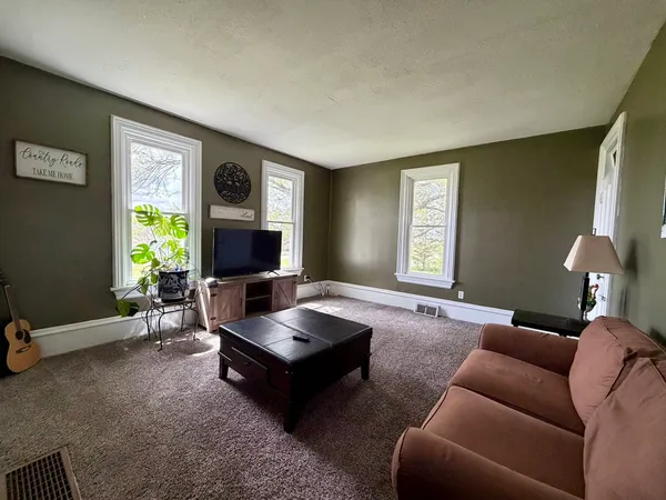 $275,000 | 17767-2400 2400 N Avenue, Walnut, IL 61376