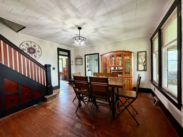 $275,000 | 17767-2400 2400 N Avenue, Walnut, IL 61376
