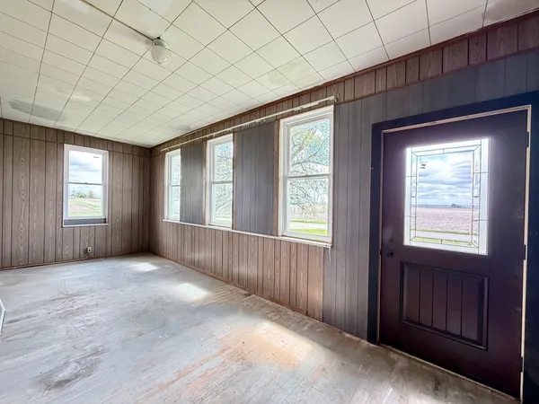 $275,000 | 17767-2400 2400 N Avenue, Walnut, IL 61376