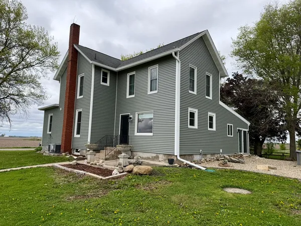 $275,000 | 17767-2400 2400 N Avenue, Walnut, IL 61376