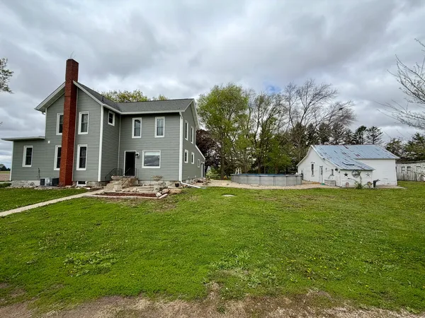 $275,000 | 17767-2400 2400 N Avenue, Walnut, IL 61376