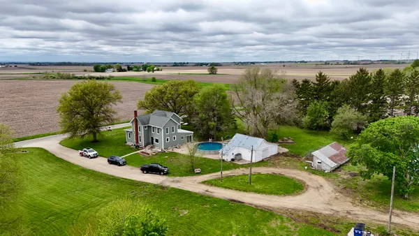 $275,000 | 17767-2400 2400 N Avenue, Walnut, IL 61376