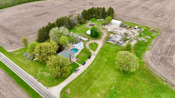 $275,000 | 17767-2400 2400 N Avenue, Walnut, IL 61376