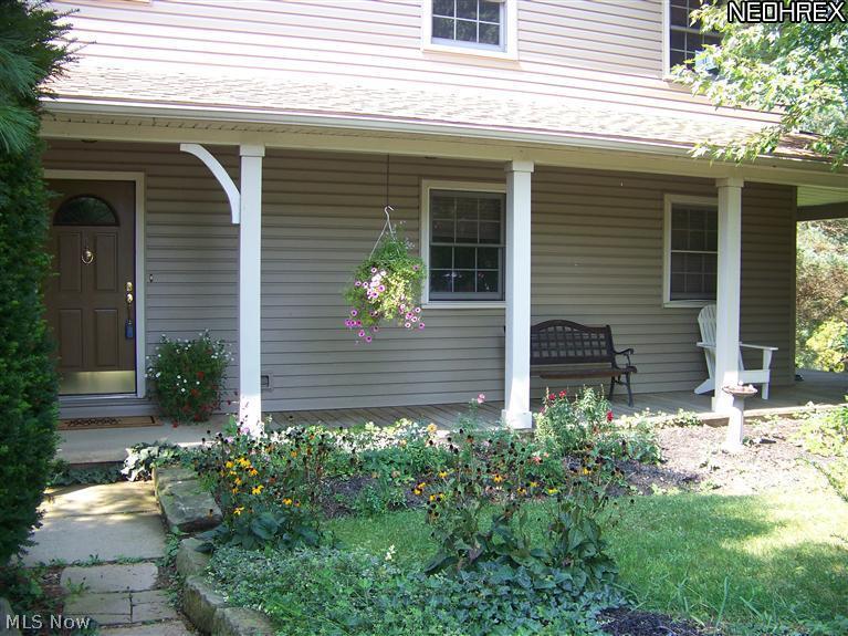 COVERED FRONT PORCH AREA
