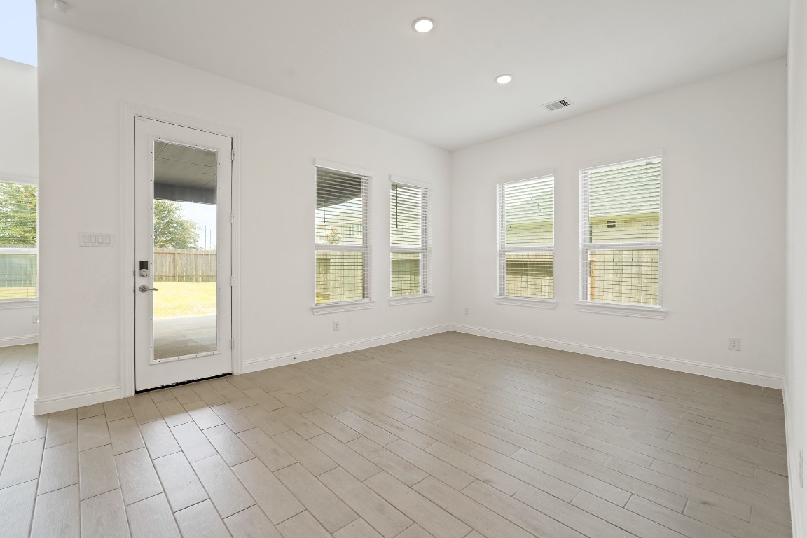 8010 Chantilly Manor Fulshear, TX 77441 - Photo 20 of 50 Spacious breakfast area, perfect for hosting family breakfasts, lunches, and dinners with plenty of room for everyone to gather and enjoy meals together