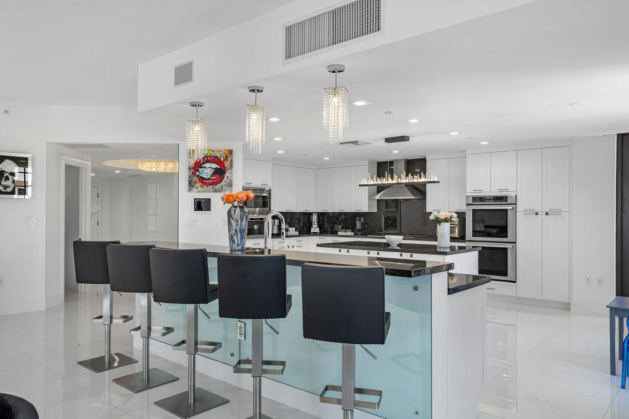 200 East Palmetto Park Road, Unit PH1 Boca Raton, FL 33432 - Photo 8 of 40 010-200EastPalmettoParkRoad-BocaRaton-FL