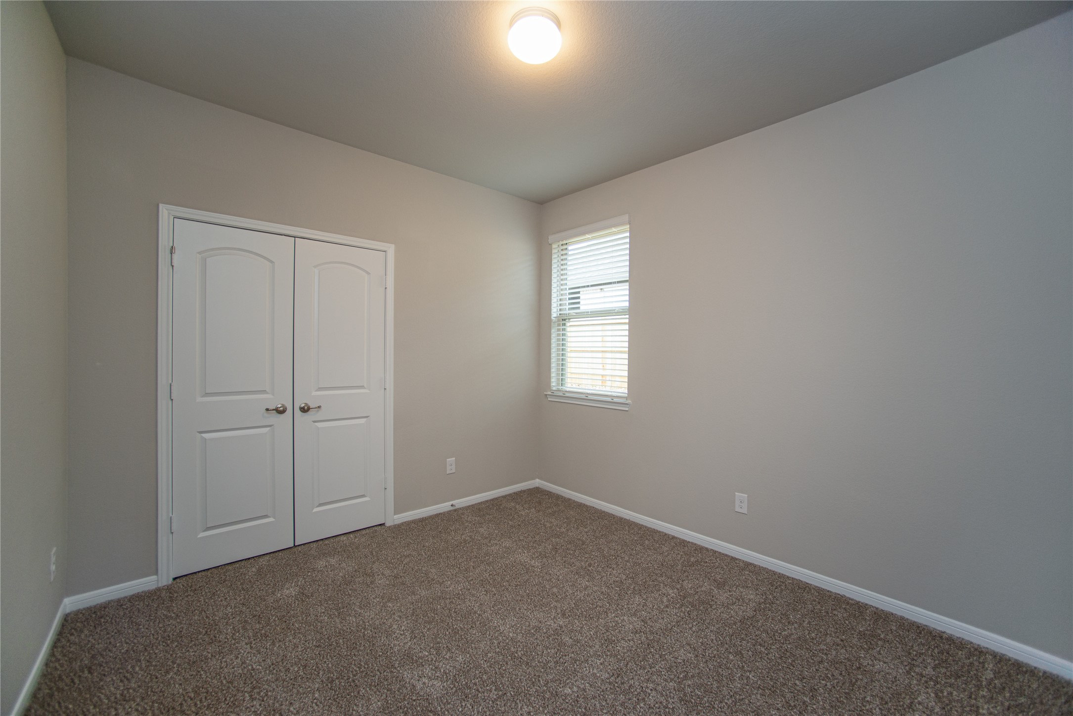 439 Stonebrook Lane Conroe, TX 77304 - Photo 17 of 19 an empty room with windows and closet