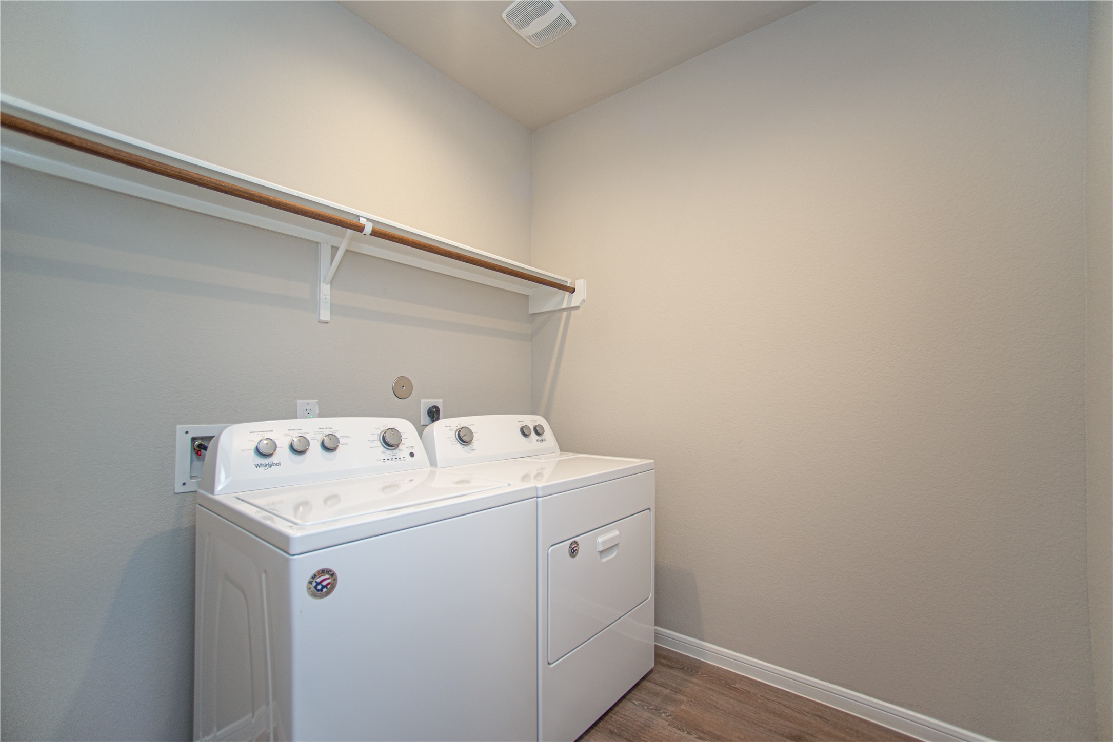 439 Stonebrook Lane Conroe, TX 77304 - Photo 18 of 19 a utility room with dryer and washer