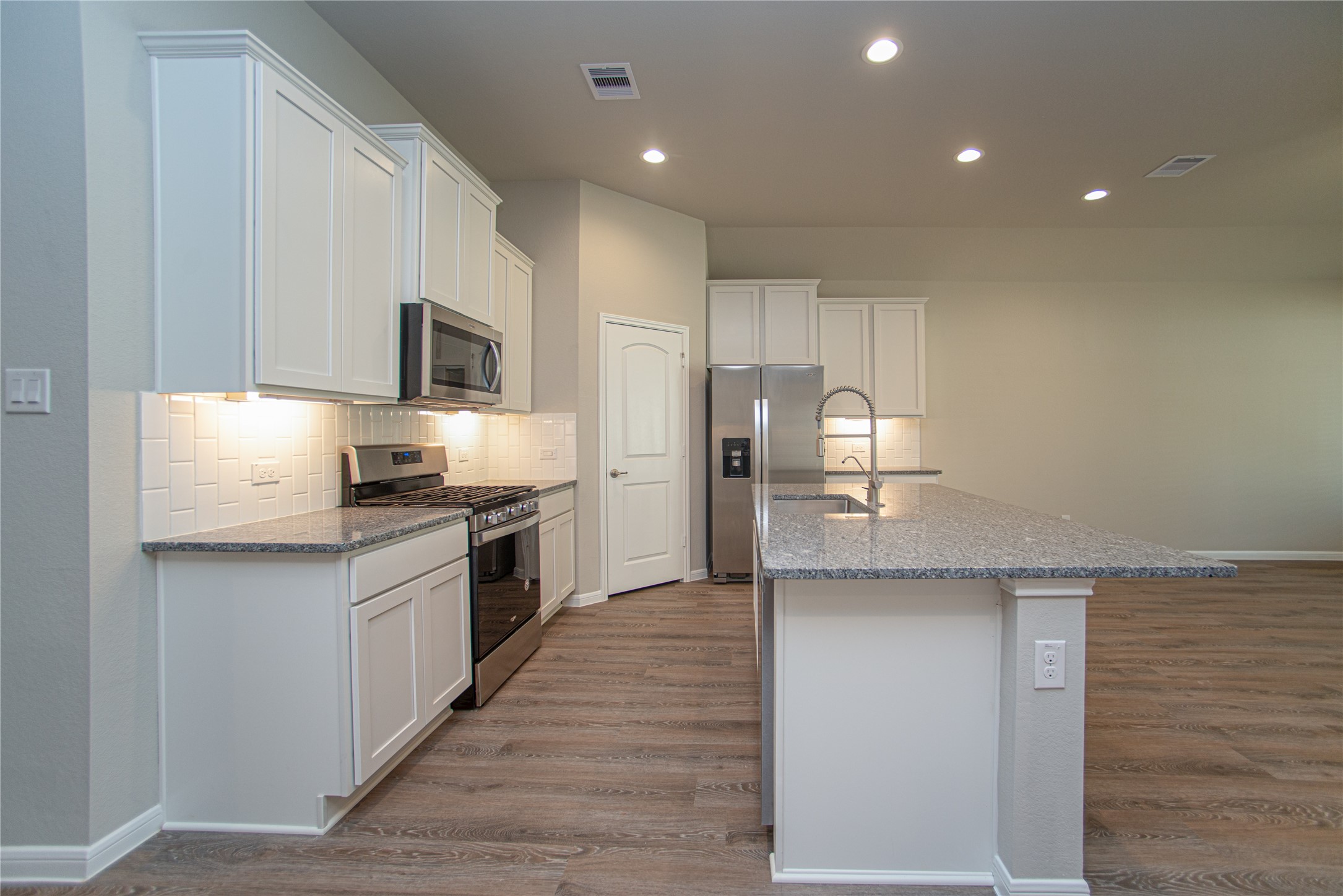 439 Stonebrook Lane Conroe, TX 77304 - Photo 6 of 19 a large kitchen with a large counter top appliances and cabinets