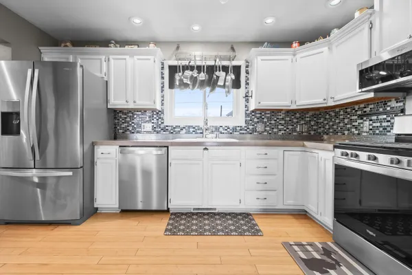 $363,900 | 228 Ambler Drive, Brooklyn, MI 49230