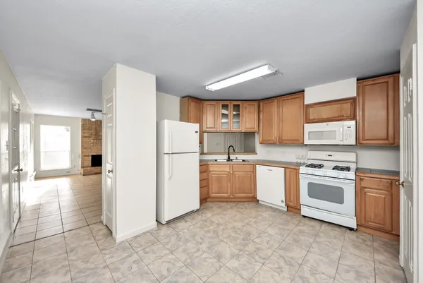 $2,095 | 15614 Barbarossa Drive, Houston, TX 77083