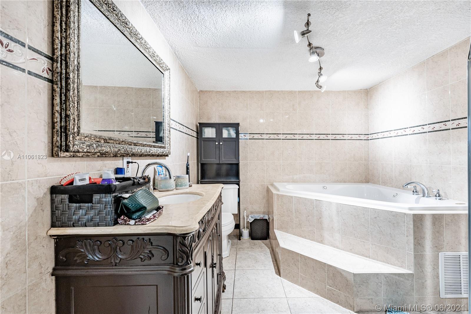 7261 Northwest 169th Street Hialeah, FL 33015 - Photo 20 of 43