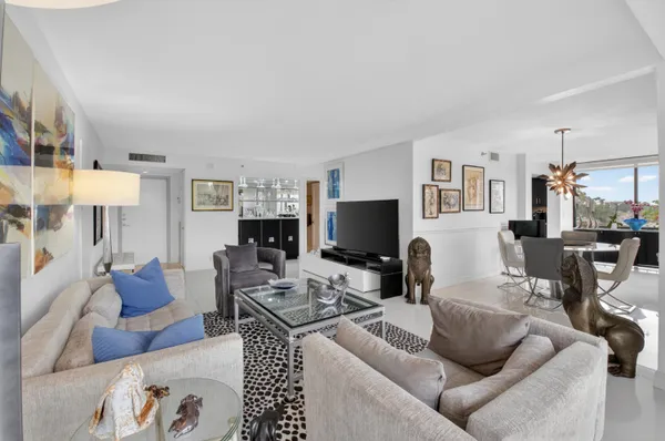 $599,000 | 7738 Lakeside Boulevard, Unit 334, Boca Raton, FL 33434