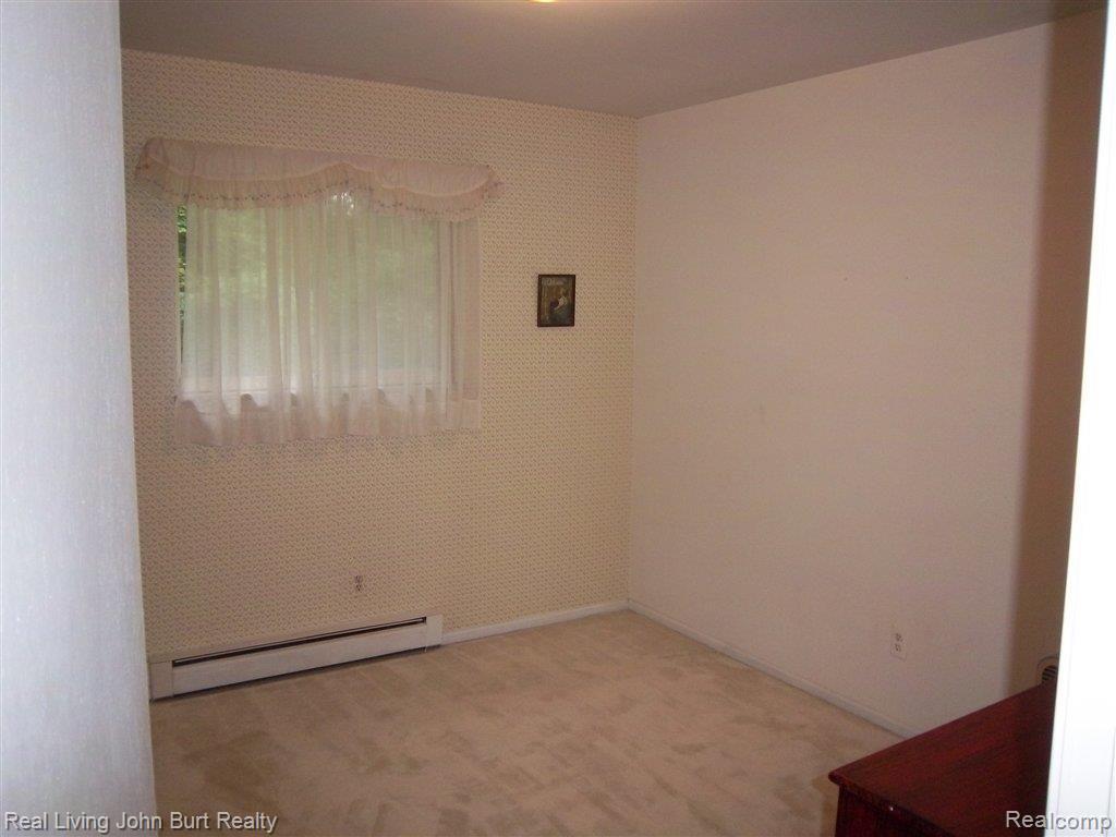 1040 Barr Road Oxford, MI 48370 - Photo 11 of 14 Bedroom