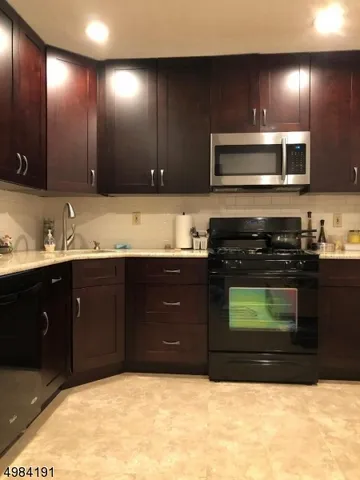 $2,400 | 151 Gregory Lane, Franklin Park, NJ 08823