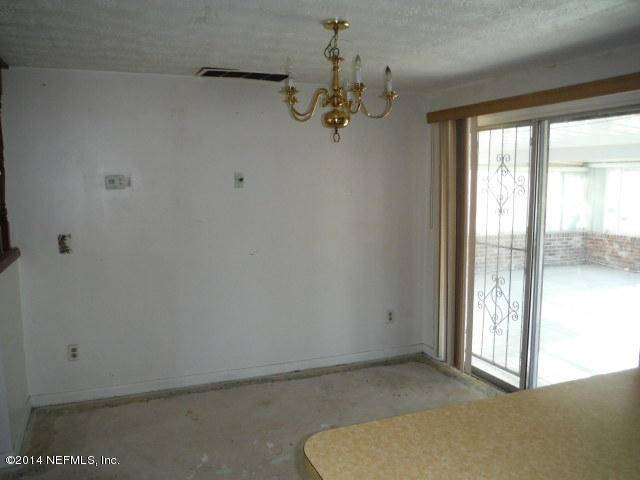 4360 Bedivere Road Jacksonville, FL 32208 - Photo 5 of 24 DSCF2557