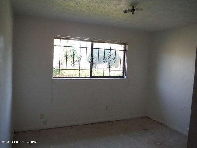 4360 Bedivere Road Jacksonville, FL 32208 - Photo 9 of 24 DSCF2567