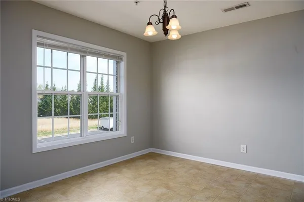 $175,000 | 113 Oak Wind Drive, Unit 202, Advance, NC 27006