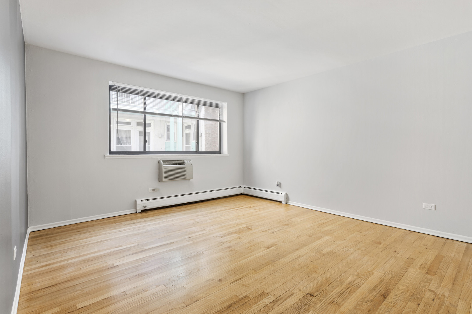 6758 North Sheridan Road, Unit 438 Chicago, IL 60626 - Photo 4 of 12 an empty room with a empty space and windows