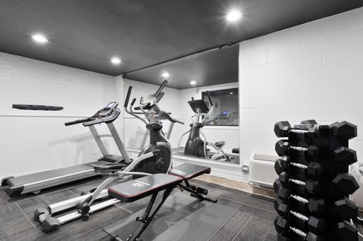 6758 North Sheridan Road, Unit 438 Chicago, IL 60626 - Photo 10 of 12 a view of a room with gym equipment