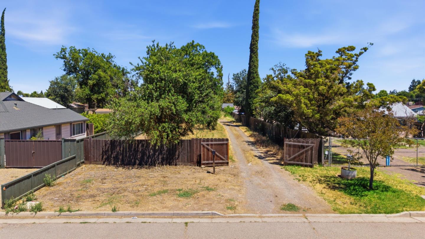 874 Hansen Avenue Merced, CA 95340 - Photo 4 of 28