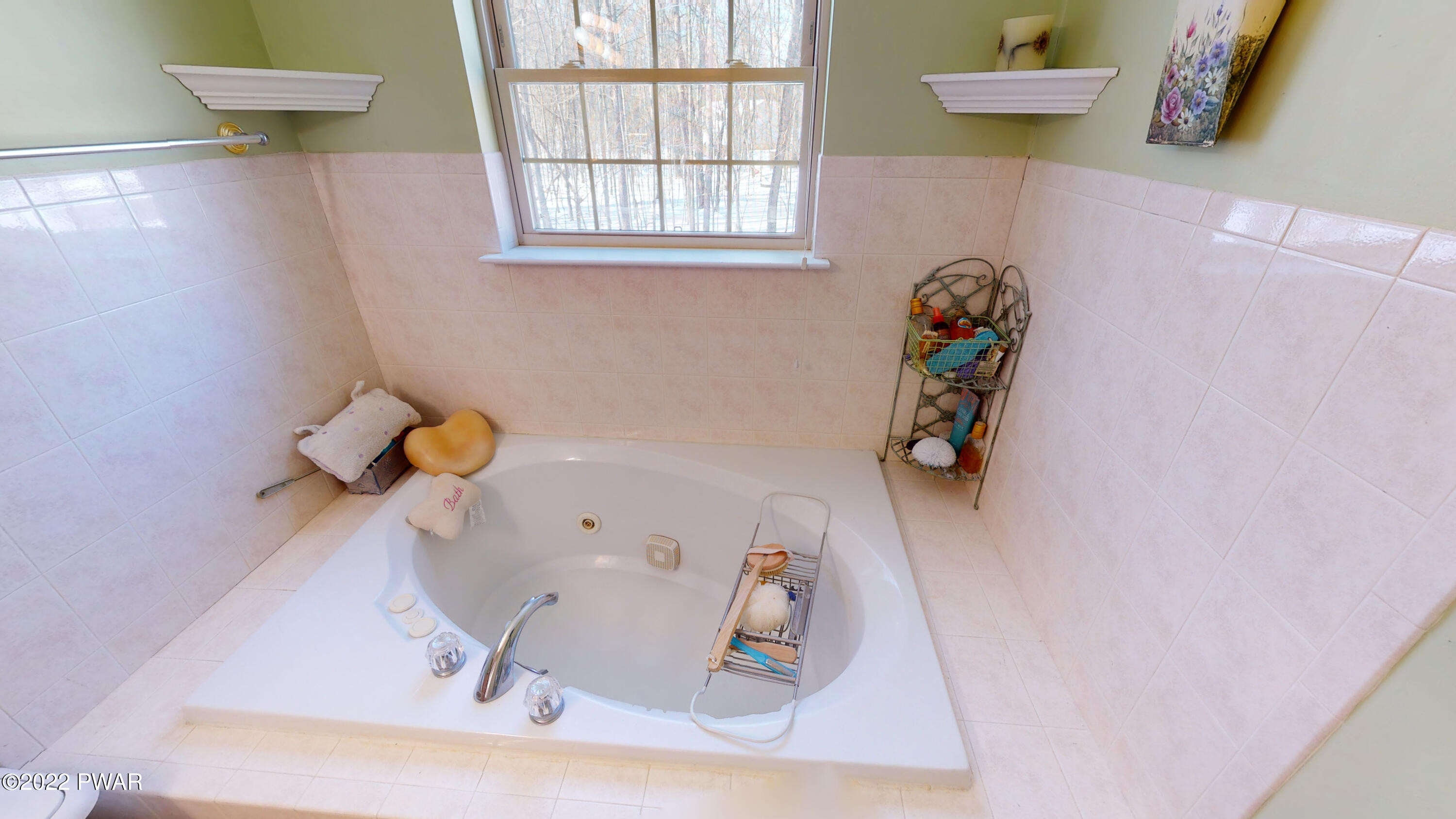 144 Rabbit Run Milford, PA 18337 - Photo 22 of 50 22 Primary Bathroom Tub