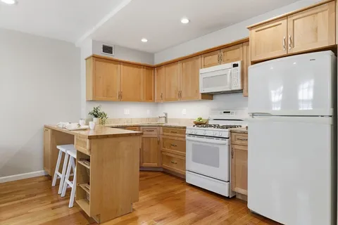 $670,000 | 21 Bowdoin Street, Unit 5C, Boston, MA 02114