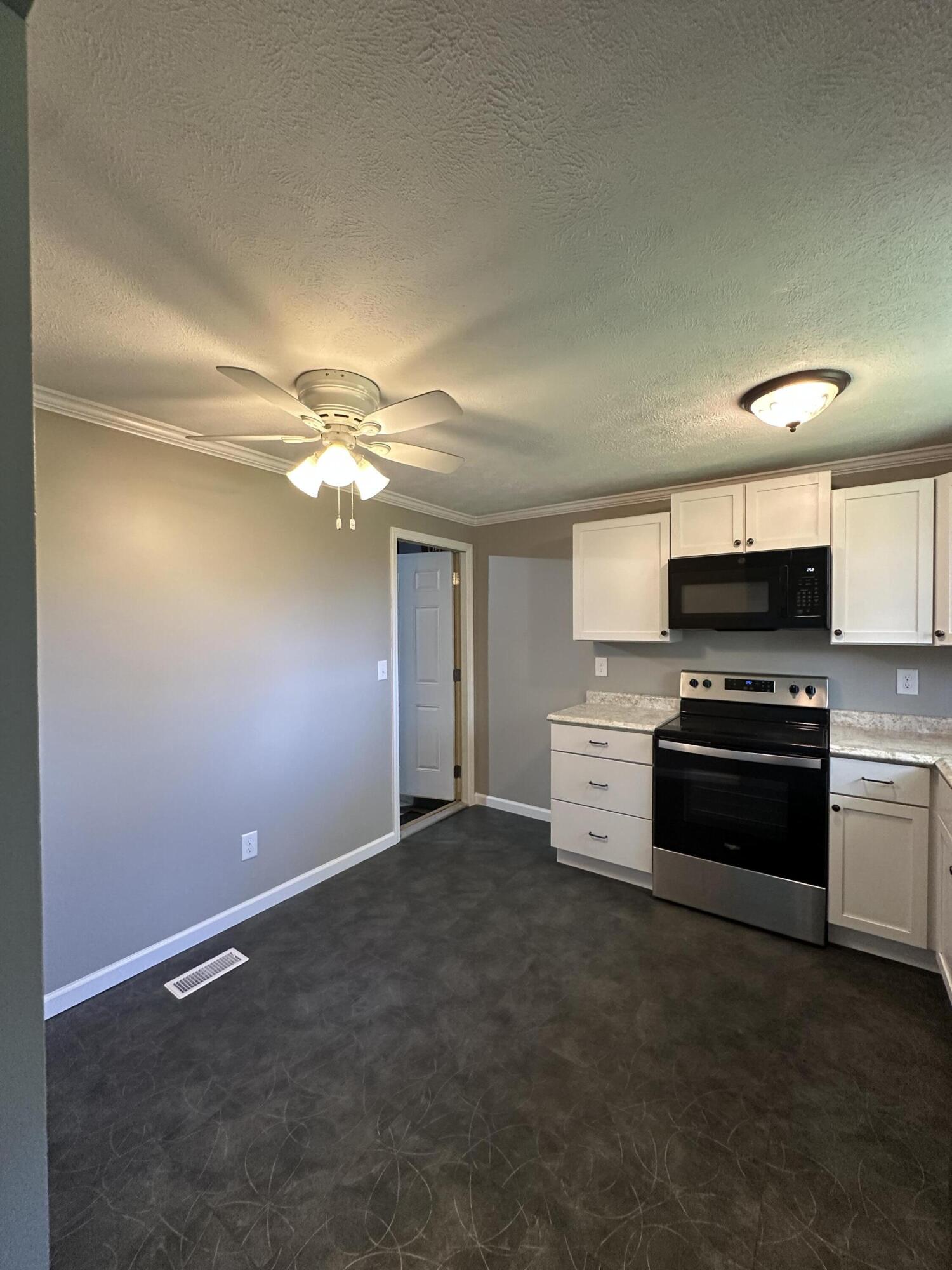 6020 Shull Road Dayton, OH 45424 - Photo 9 of 27
