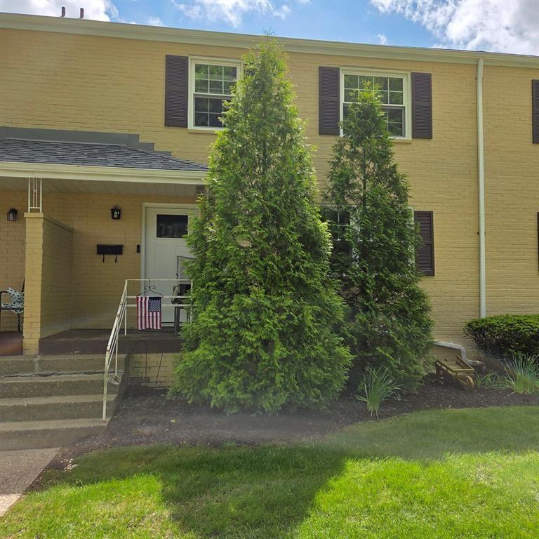 102 Raleigh Court Pittsburgh, PA 15237 - Photo 1 of 21 Nice covered front porch