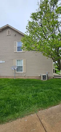 $1,100 | 20016 Village Green Court, Trenton, MI 48183
