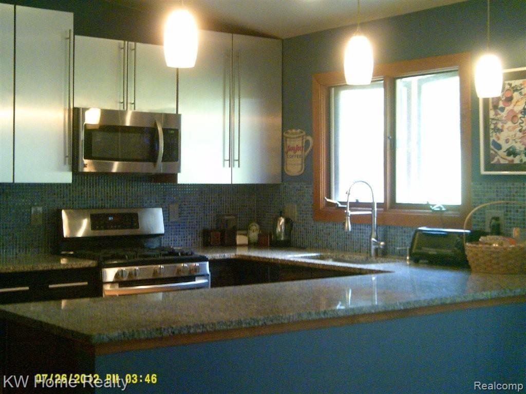 36875 Valley Ridge Drive Farmington, MI 48331 - Photo 3 of 19 Valley Ridge Kitchen.jpg