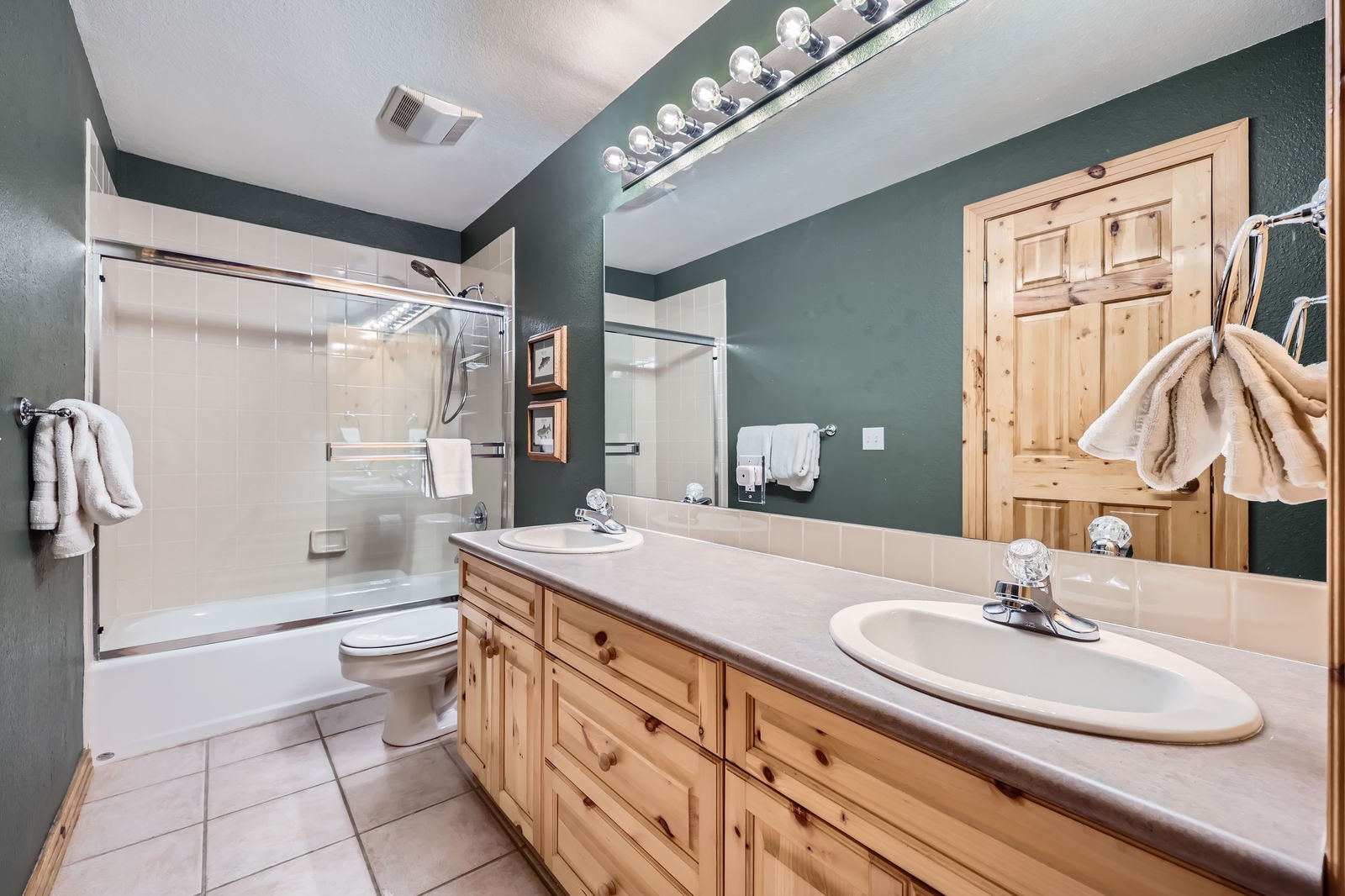 422 Kings Crown Road, Unit 5 Breckenridge, CO 80424 - Photo 17 of 21 Guest bath