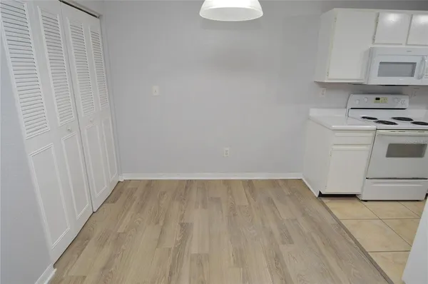 $1,400 | 10263 Gandy Boulevard North, Unit 305, St. Petersburg, FL 33702