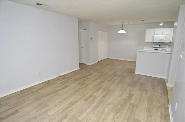 $1,400 | 10263 Gandy Boulevard North, Unit 305, St. Petersburg, FL 33702