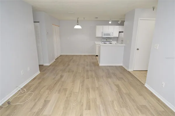 $1,400 | 10263 Gandy Boulevard North, Unit 305, St. Petersburg, FL 33702